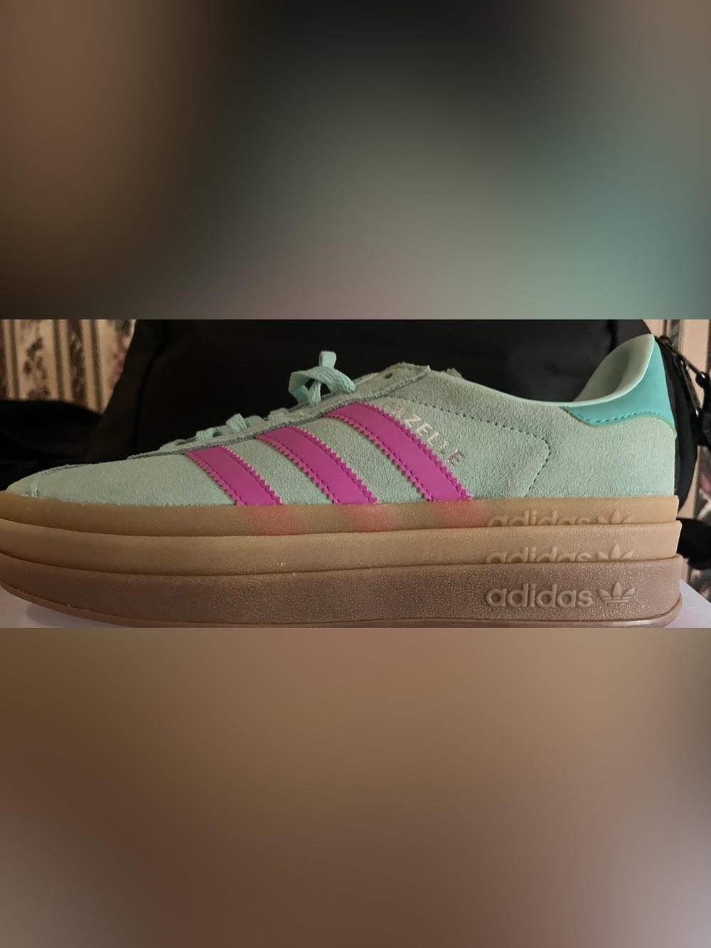adidas gazelle turquoise Sneakers with Pink Stripes 6y or 7w